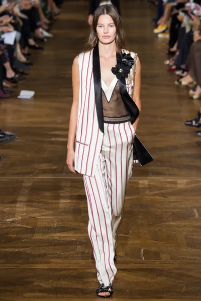 Look 3